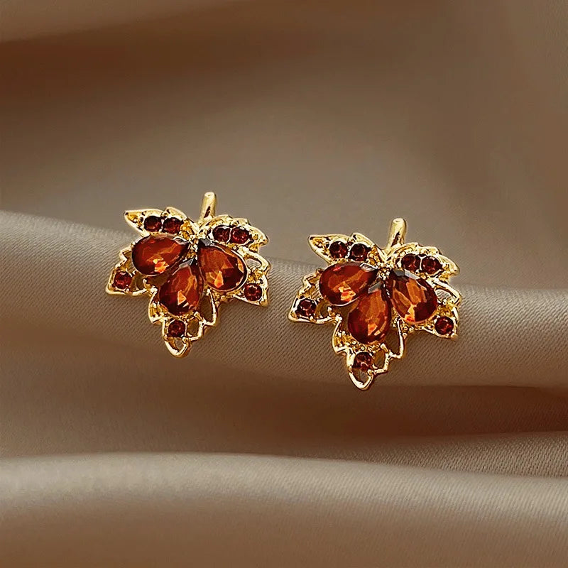 Red Gem Maple Leaf Stud Earrings for Women2023 New Fashion Light Luxury Earrings Retro Simple Crystal Earrings Jewelry Gift