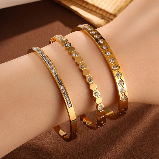 Sexy and fashionable heart-shaped stainless steel bracelets suitable for women's parties and banquets fashion jewelry