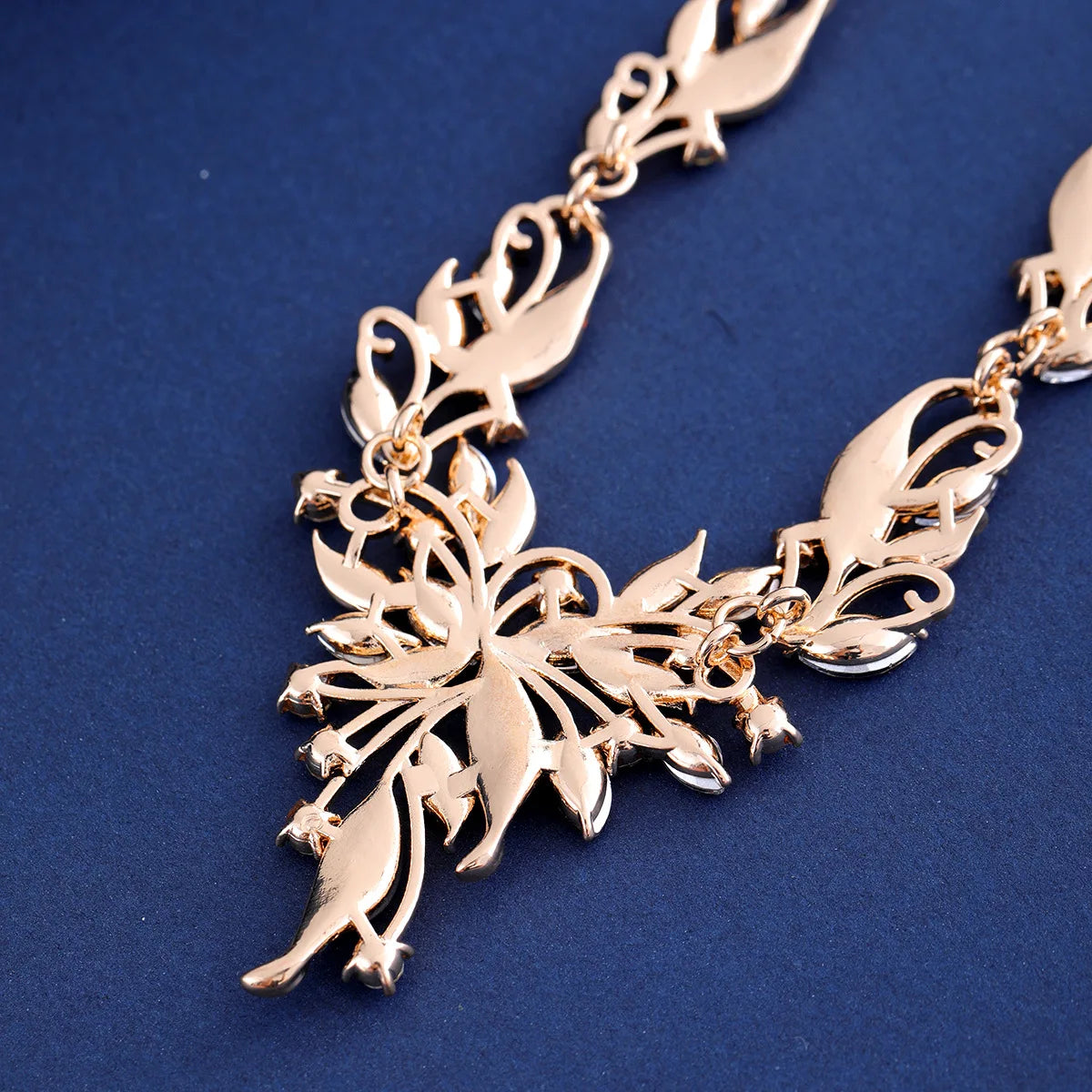 Zenat Luxury Crystal Necklace Earrings Set