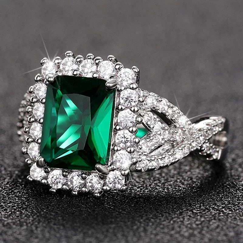 2025 New Luxury High End Party Women's Ring Bright Green Oval Crystal Noble Retro Style Accessories Gorgeous Gift