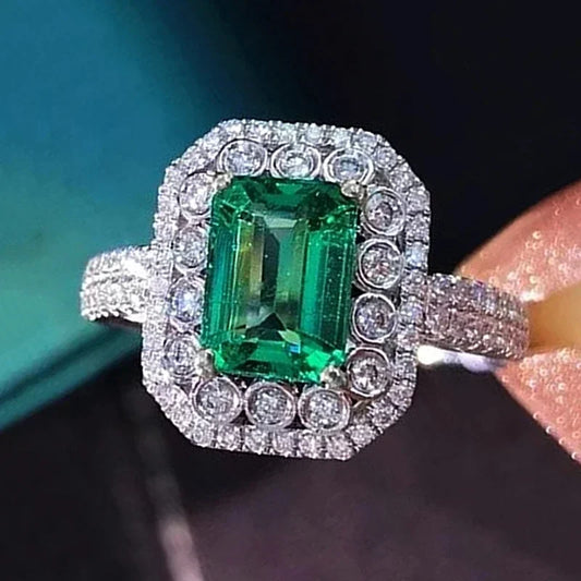 2025 New Luxury High End Party Women's Ring Bright Green Oval Crystal Noble Retro Style Accessories Gorgeous Gift