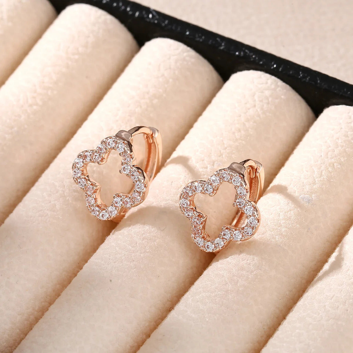 1 pair of flower earrings-simple flower accessories, safety buckle design, daily party dual-use, Valentine's Day gift, Japanese