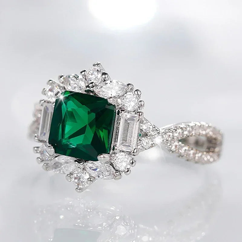 2025 New Luxury High End Party Women's Ring Bright Green Oval Crystal Noble Retro Style Accessories Gorgeous Gift