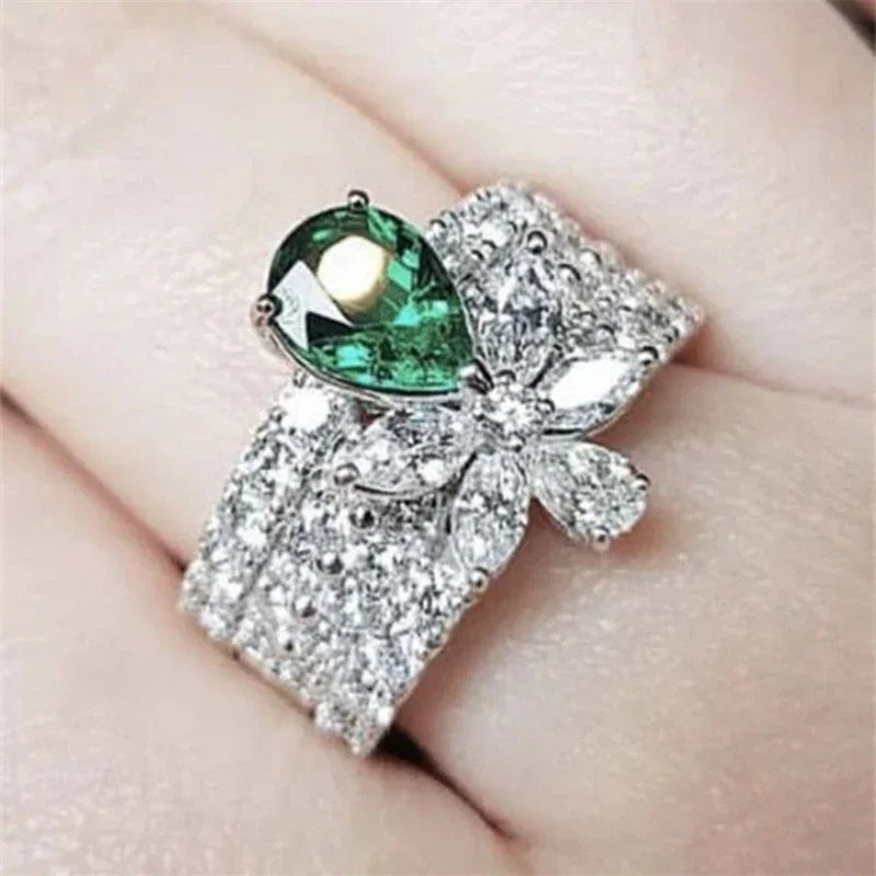 2025 New Luxury High End Party Women's Ring Bright Green Oval Crystal Noble  Retro Style Accessories Gorgeous Gift