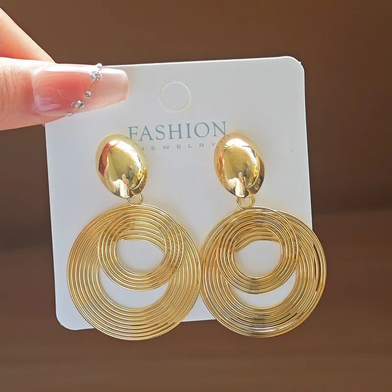 Minimalism Personality Metal Drop Earrings for Women Leaf Round Water Droplet Butterfly Twist Metal Earrings Geometry Jewelry