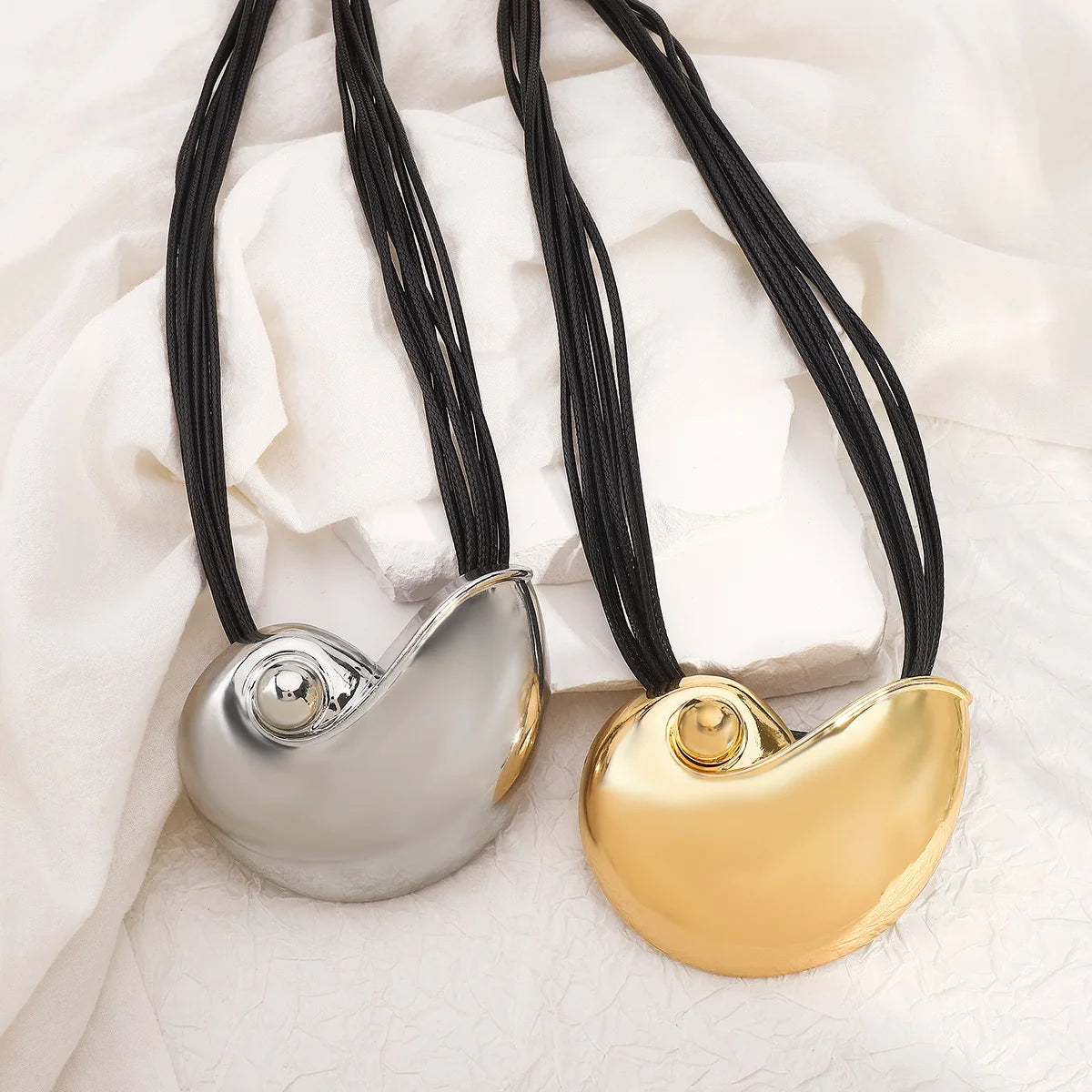 Snail Shell Pendant Multilayer Rope Necklace 2024 Vintage Jewelry for Women Fashion Holiday Party Accessories