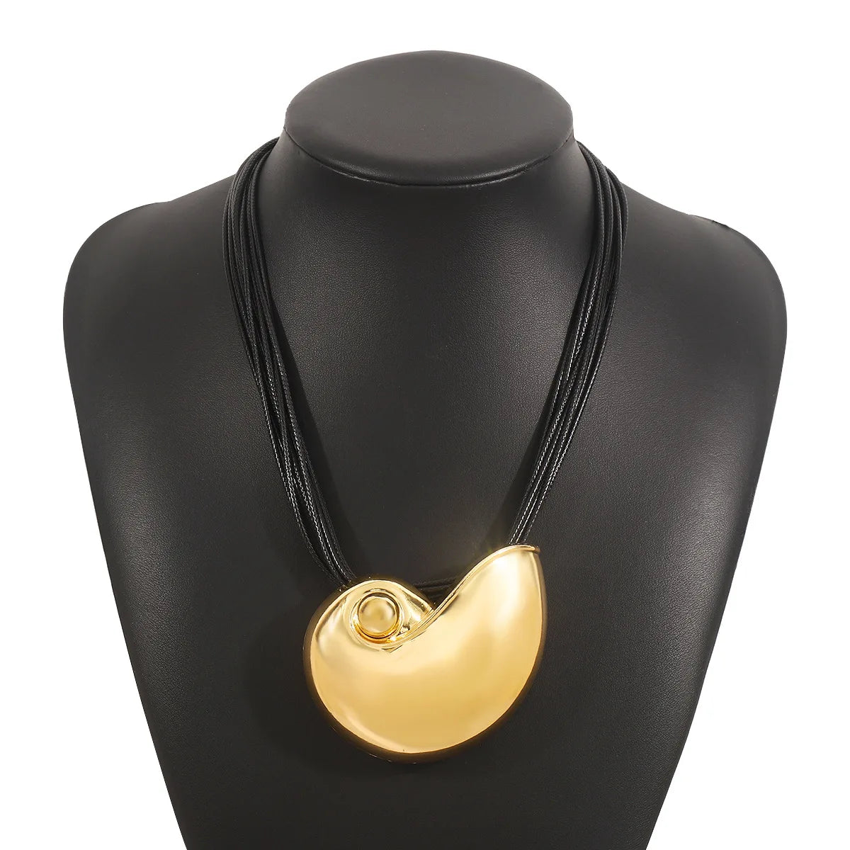 Snail Shell Pendant Multilayer Rope Necklace 2024 Vintage Jewelry for Women Fashion Holiday Party Accessories