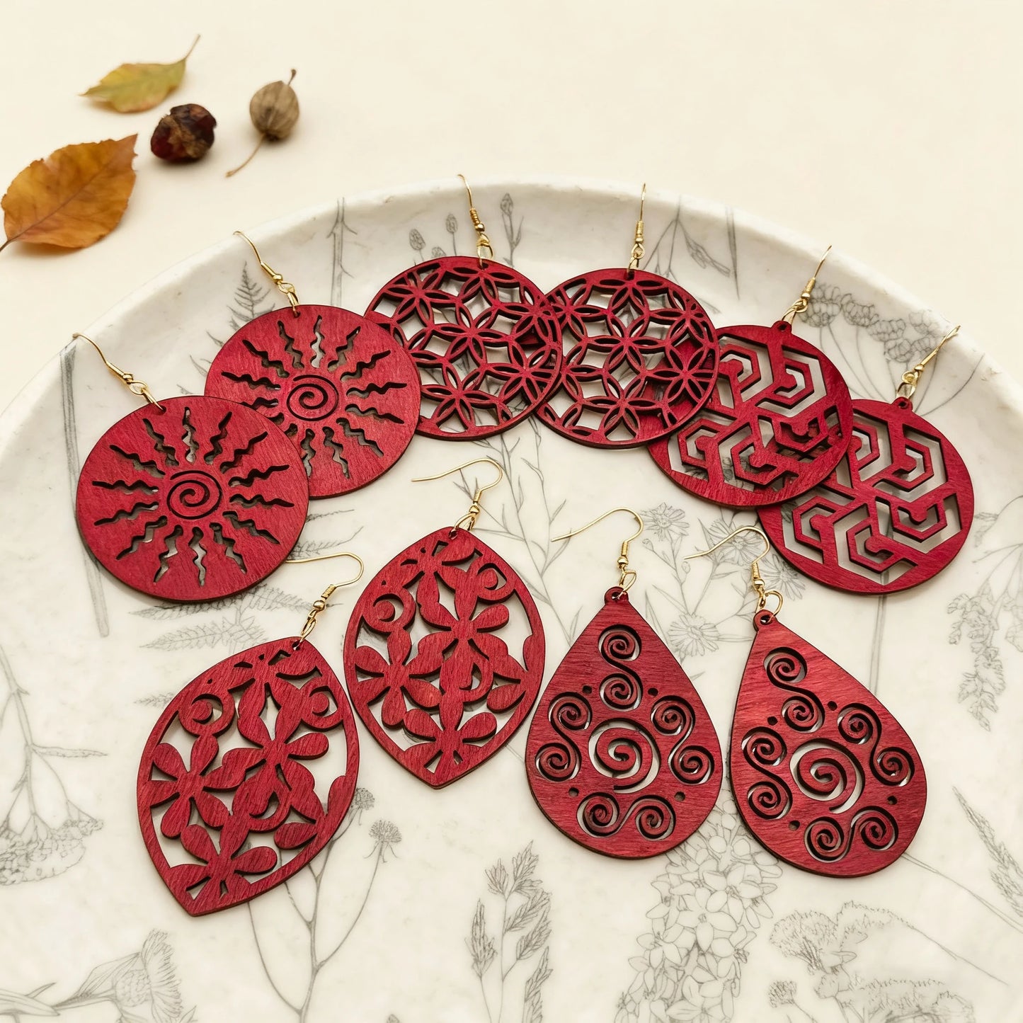 5 Pairs of Trendy, Retro Red Wood Hollowed-Out Earrings, Perfect for Daily Outings, Festival Parties, and Dates