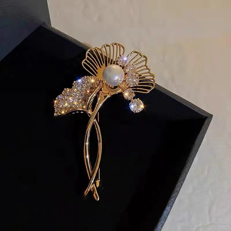 Sweet Flower Shape Lapel Pin Inlaid Shiny Rhinestones Brooches All-match Versatile Corsage Accessories