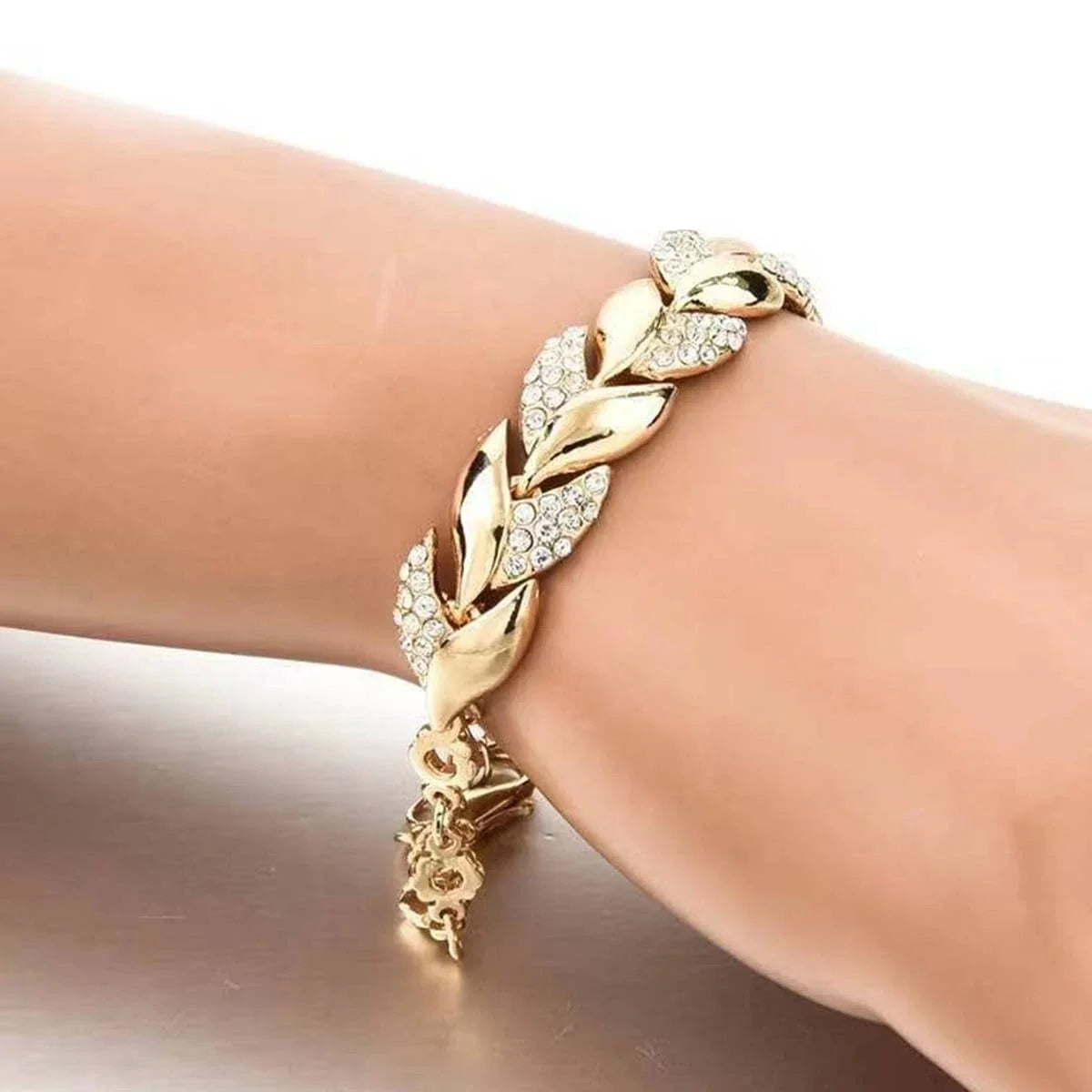 1PC Hip Hop Leaf Bracelet Women's Gold Twisted Shining Crystal Stone Pendant Bracelet Elegant Adjustable Chain Daily Jewelry