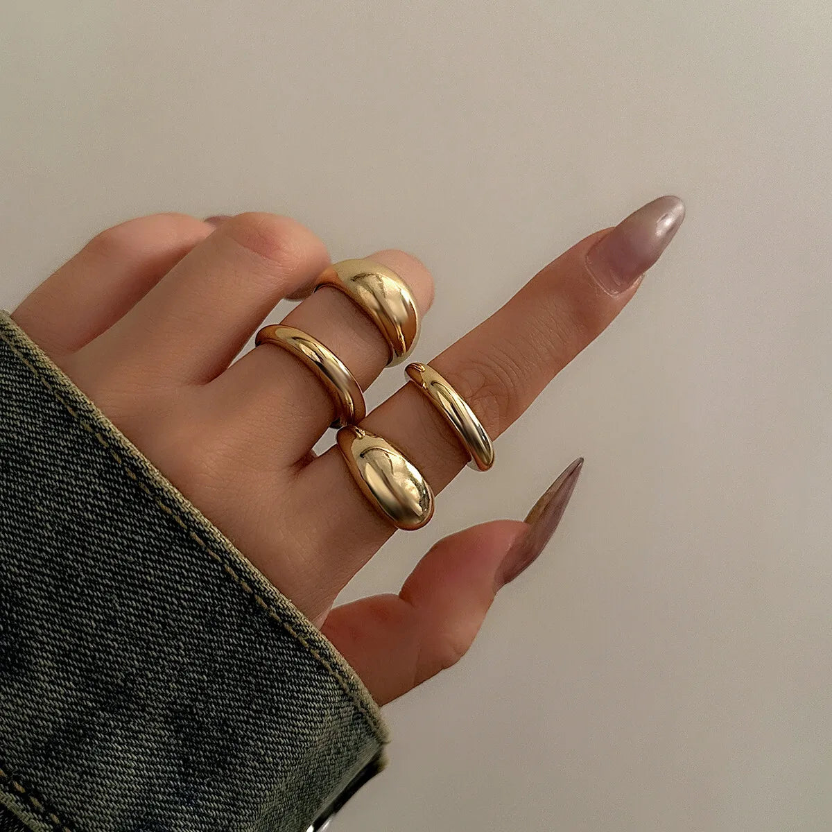 8 Pcs Chunky Open Smooth Surface Rings Set for Women Trendy Gold Color and Silver Color Mixed Finger Rings Accessories Fashion