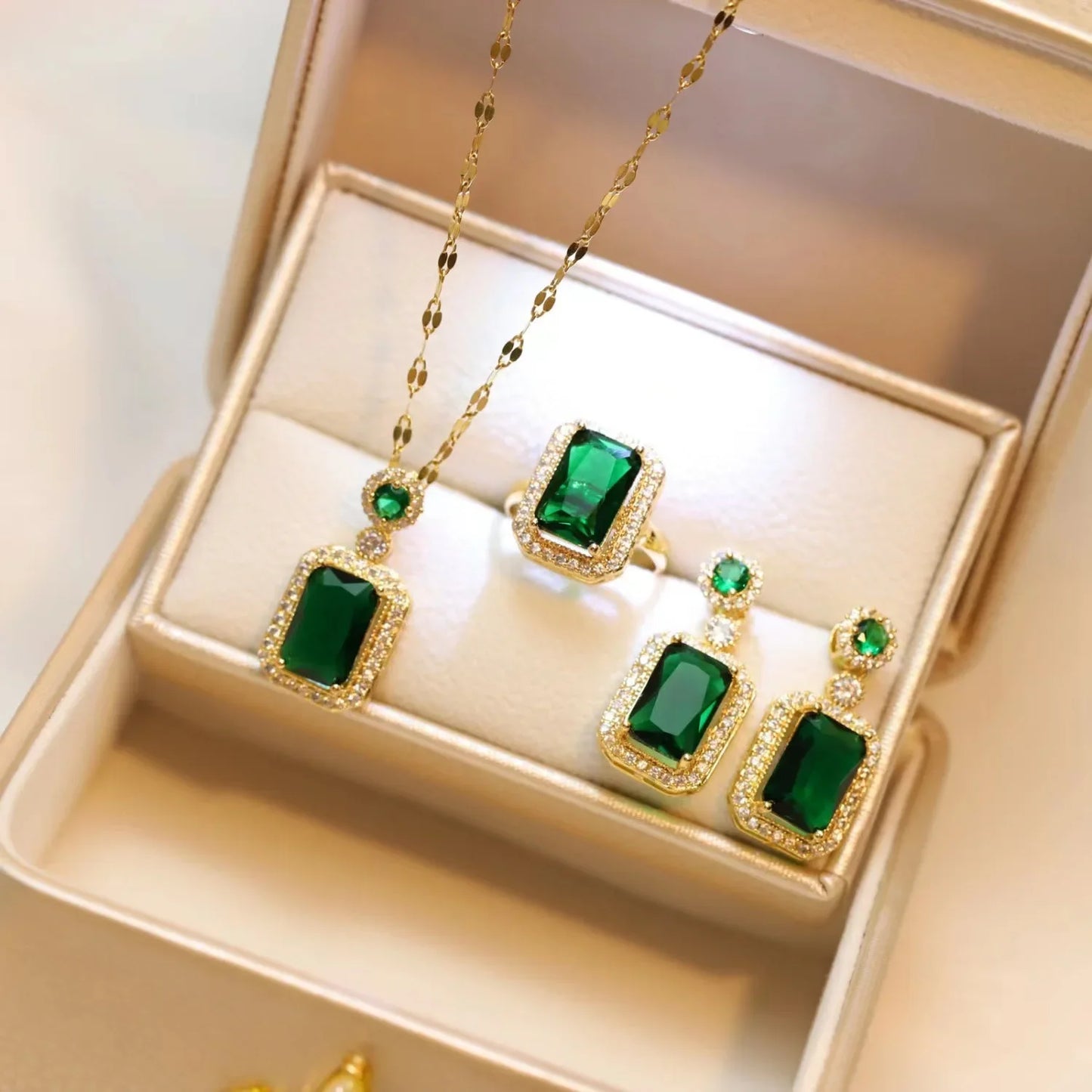 Exquisite Fashion Emerald Perfume Bottle Necklace Earrings Ring 3 Piece Set Classic Banquet Wedding Jewelry Set Birthday Gift
