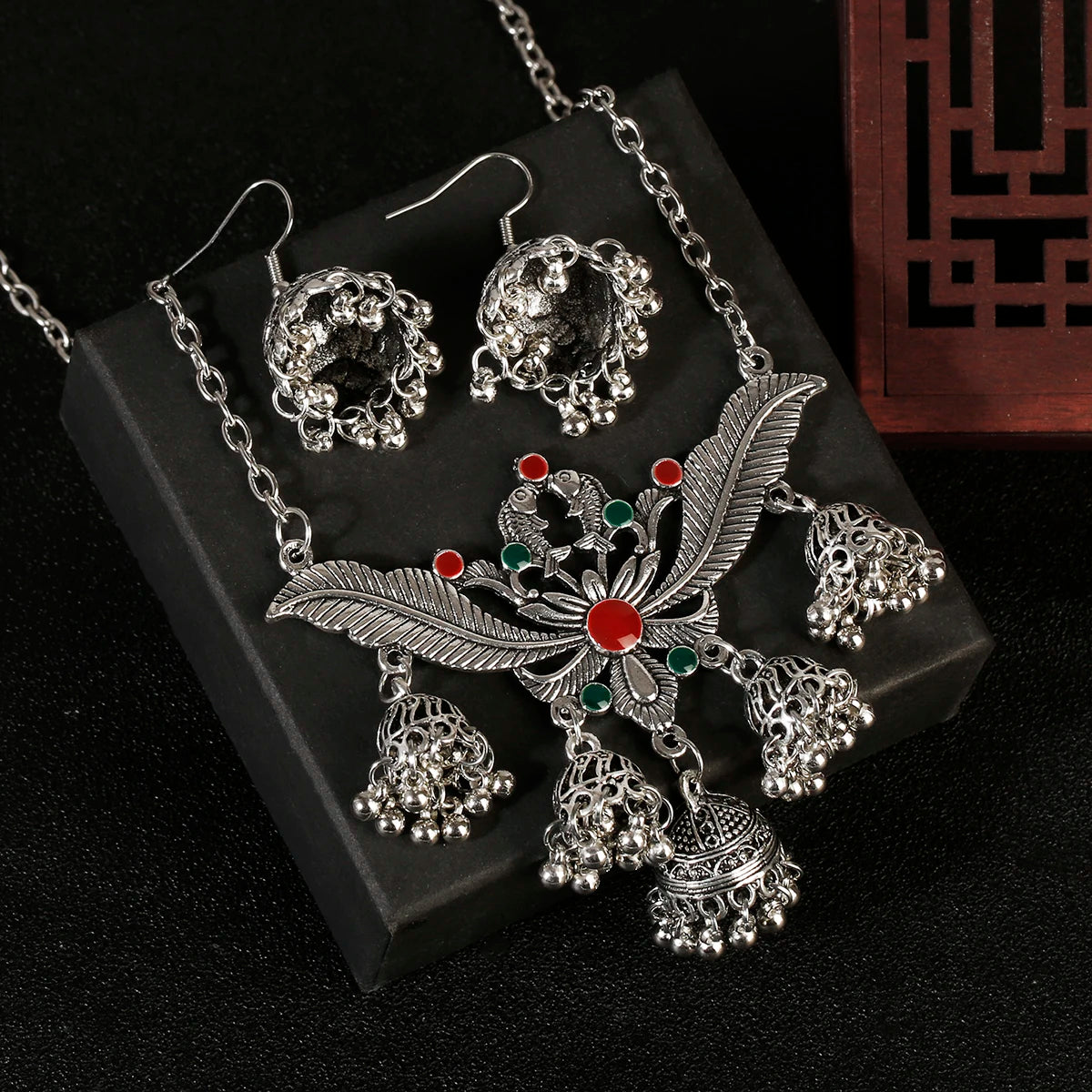 Luxury Retro Indian Jewelry Set Earring/Necklace Bijoux Wedding Jewelry Hangers Ethnic Carved Jhumka Earrings