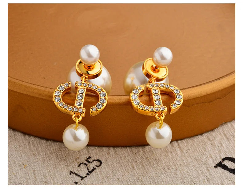 Elegant And Sweet Pearl Earrings Are Suitable For Women To Wear Fashionable Jewelry For Daily Travel, Parties And Banquets