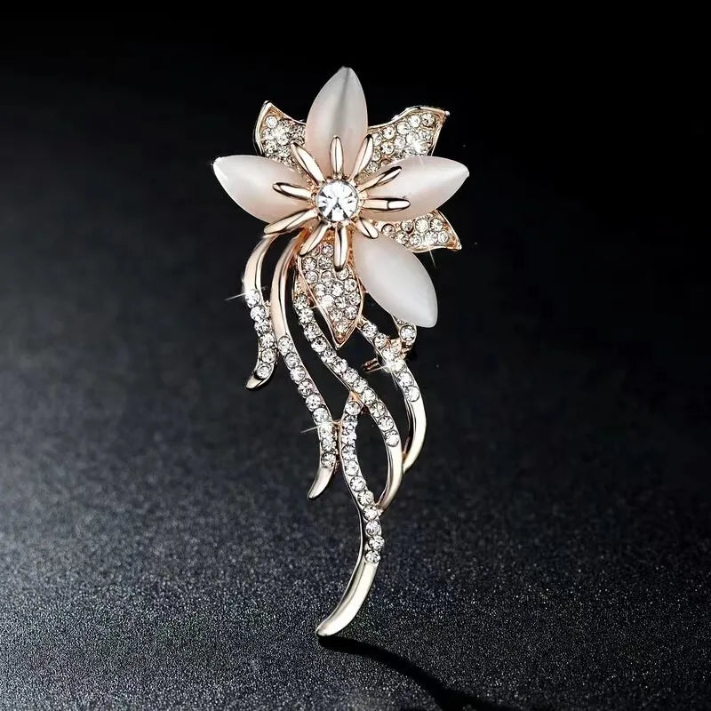 Sweet Flower Shape Lapel Pin Inlaid Shiny Rhinestones Brooches All-match Versatile Corsage Accessories