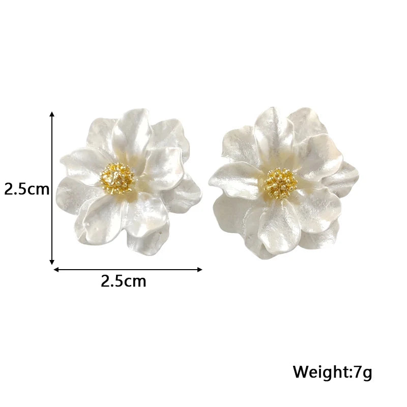 White Acrylic Flower Women's Stud Earrings Folded Florals Korean Fashion Sweet Petals Irregular Female Earrings 2025 new in