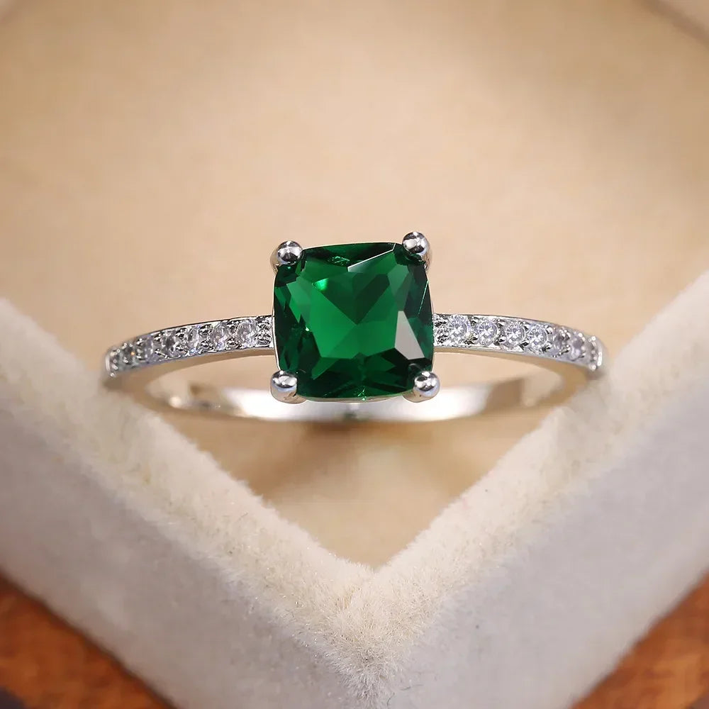 2025 New Luxury High End Party Women's Ring Bright Green Oval Crystal Noble  Retro Style Accessories Gorgeous Gift