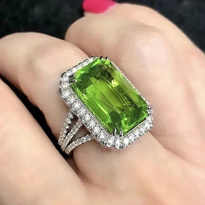 2025 New Luxury High End Party Women's Ring Bright Green Oval Crystal Noble  Retro Style Accessories Gorgeous Gift
