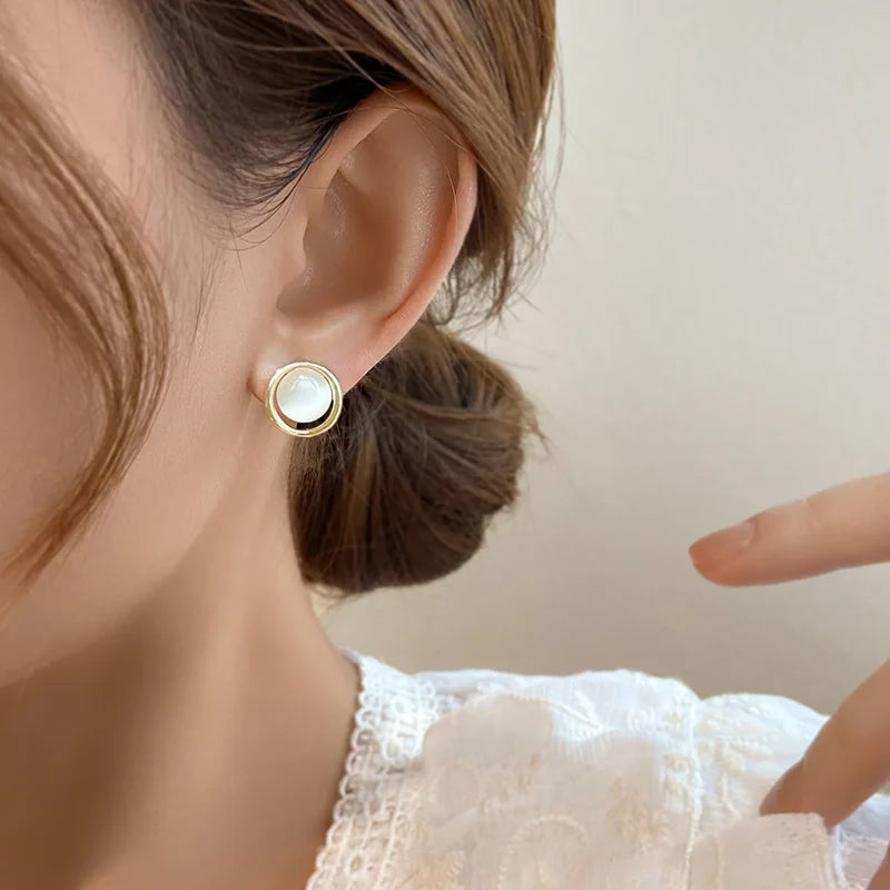 Korean Design Opal Round Stud Earring for Women Temperament Sweet Geometry Jewelry Wholesale Christmas Girlfriend Gift