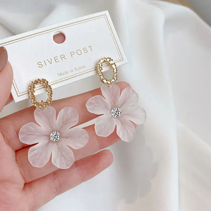 Translucent White Flower Hanging Earrings for Women Rhinestone Ball Middle Petals Sweet Korean New Beach Vacation Ear Decoration