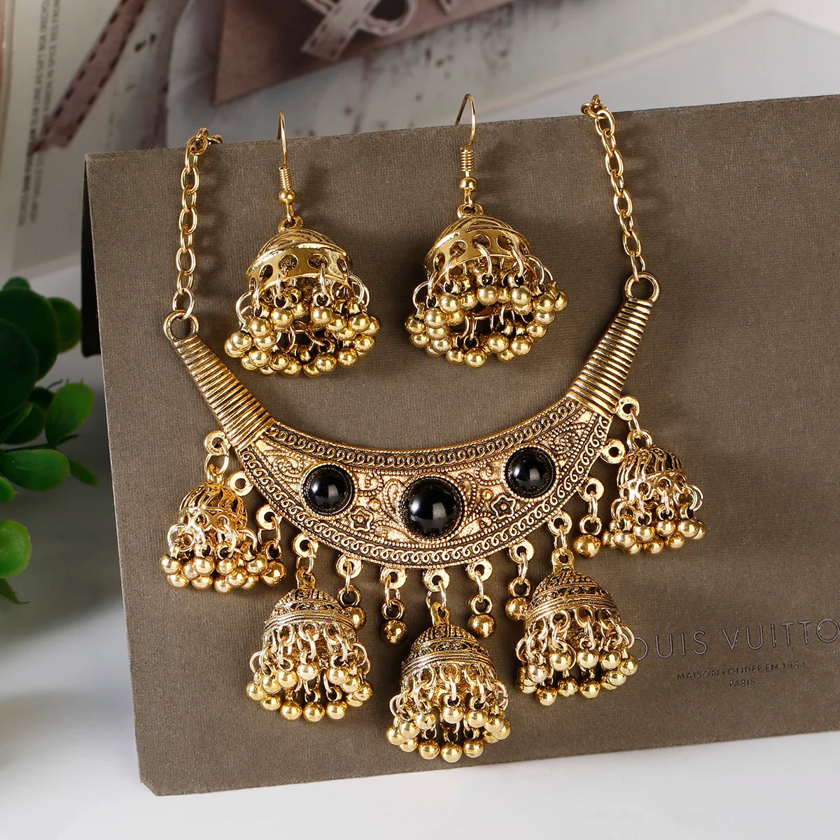 Luxury Retro Indian Jewelry Set Earring/Necklace Bijoux Wedding Jewelry Hangers Ethnic Carved Jhumka Earrings