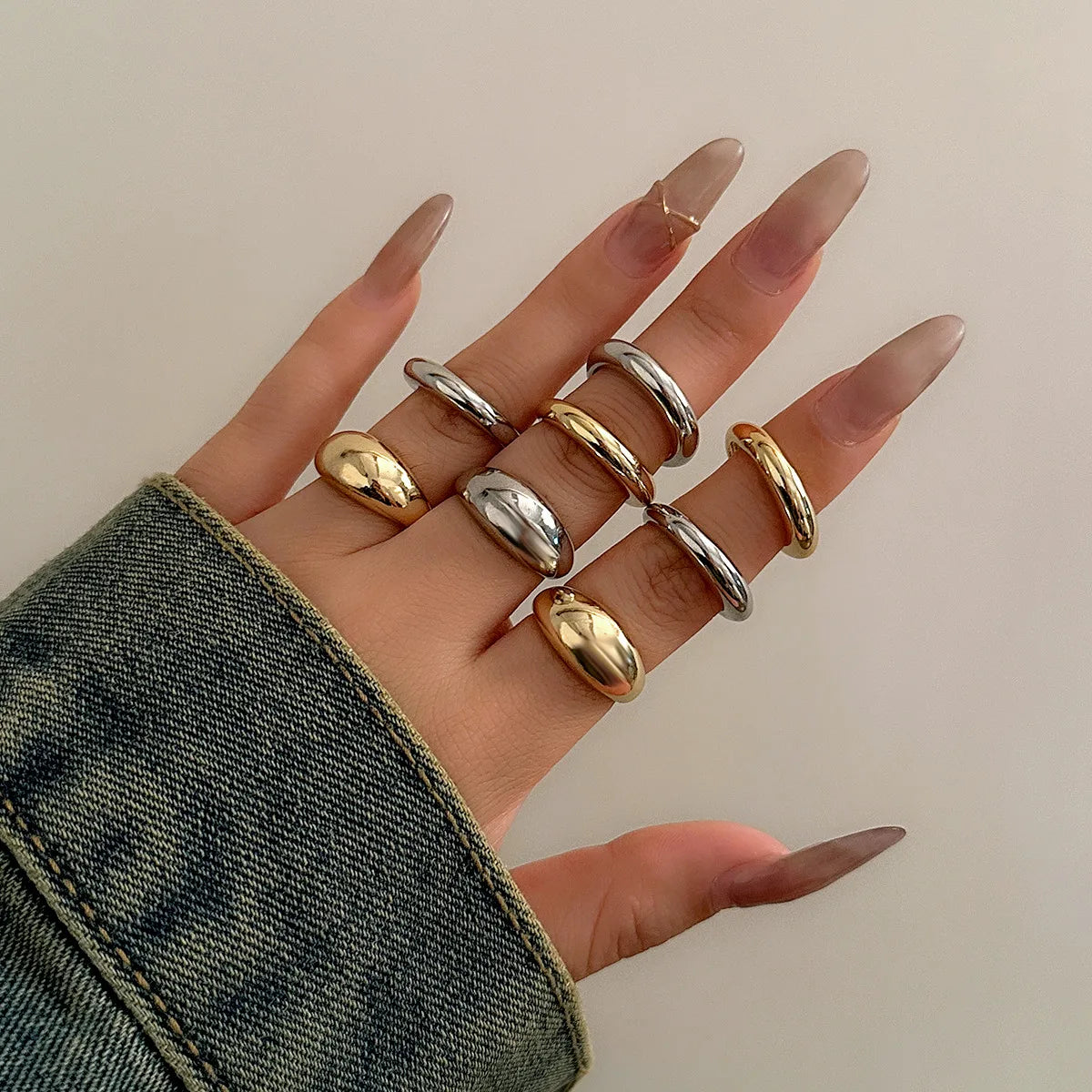 8 Pcs Chunky Open Smooth Surface Rings Set for Women Trendy Gold Color and Silver Color Mixed Finger Rings Accessories Fashion