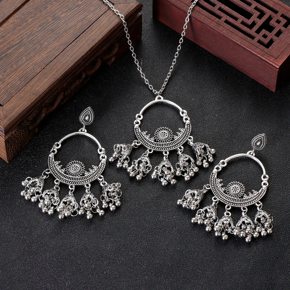 Luxury Retro Indian Jewelry Set Earring/Necklace Bijoux Wedding Jewelry Hangers Ethnic Carved Jhumka Earrings