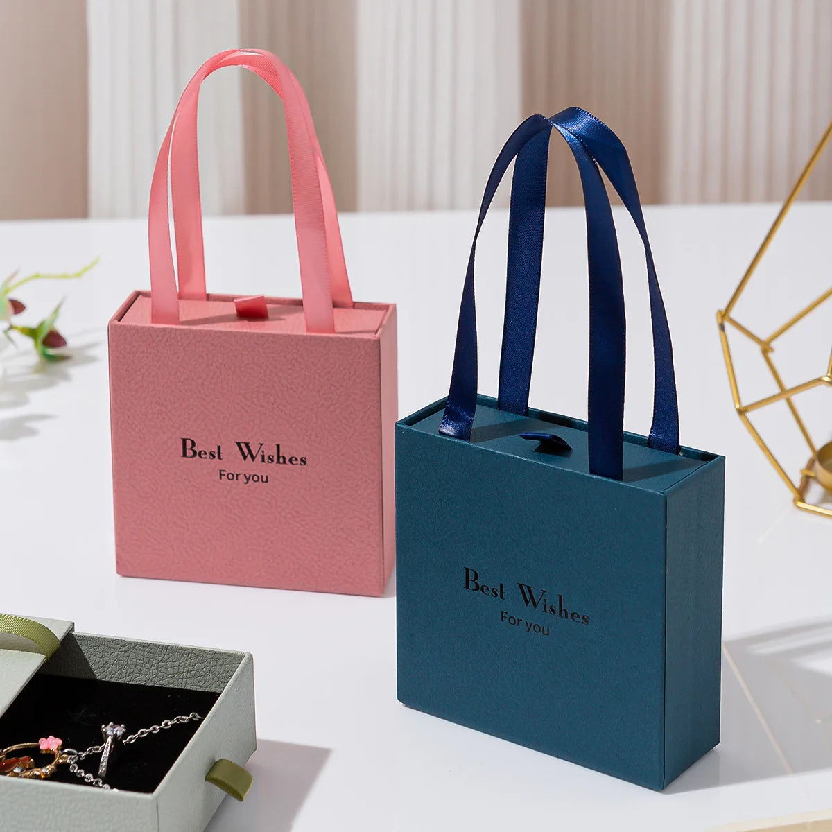 Portable Necklace Gift Box Velvet-Lined