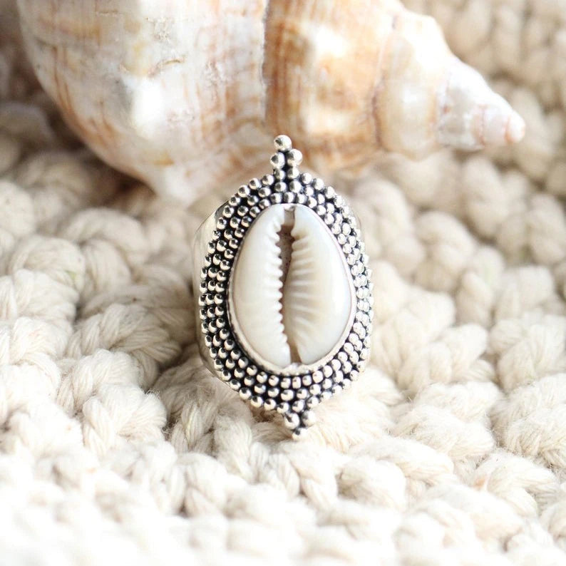 Vintage Victorian Women's Ring Faux Turquoise Creative Carved Finger Ring Shiny Crystal Natural Stone Jewelry Accessories