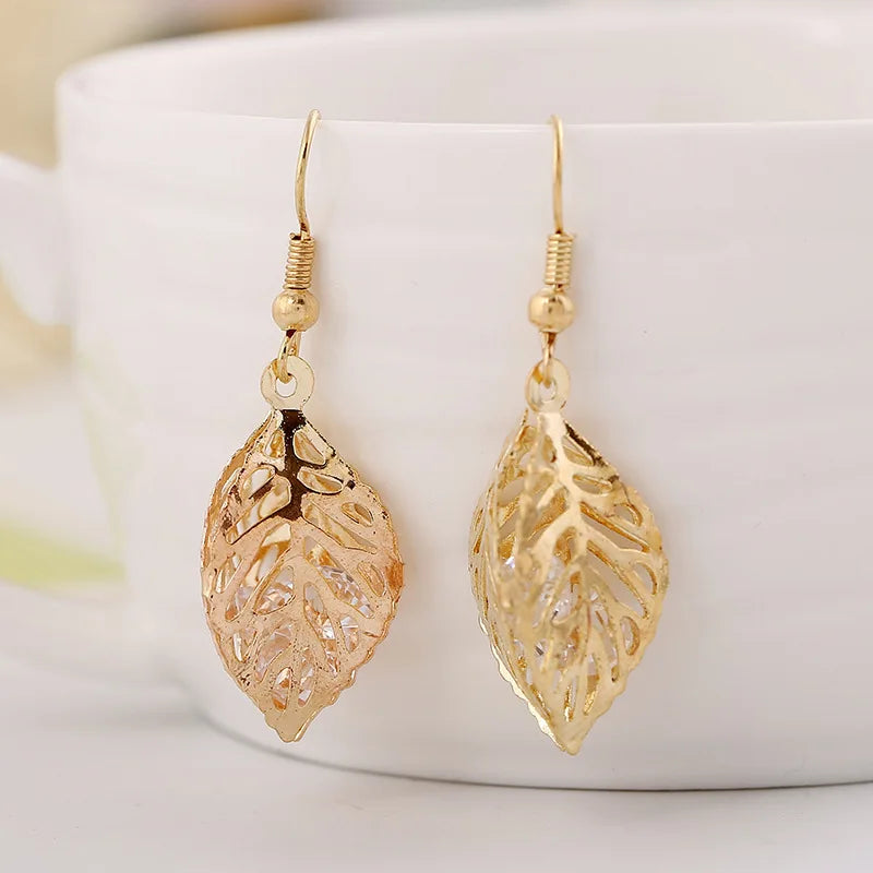 Red Gem Maple Leaf Stud Earrings for Women2023 New Fashion Light Luxury Earrings Retro Simple Crystal Earrings Jewelry Gift