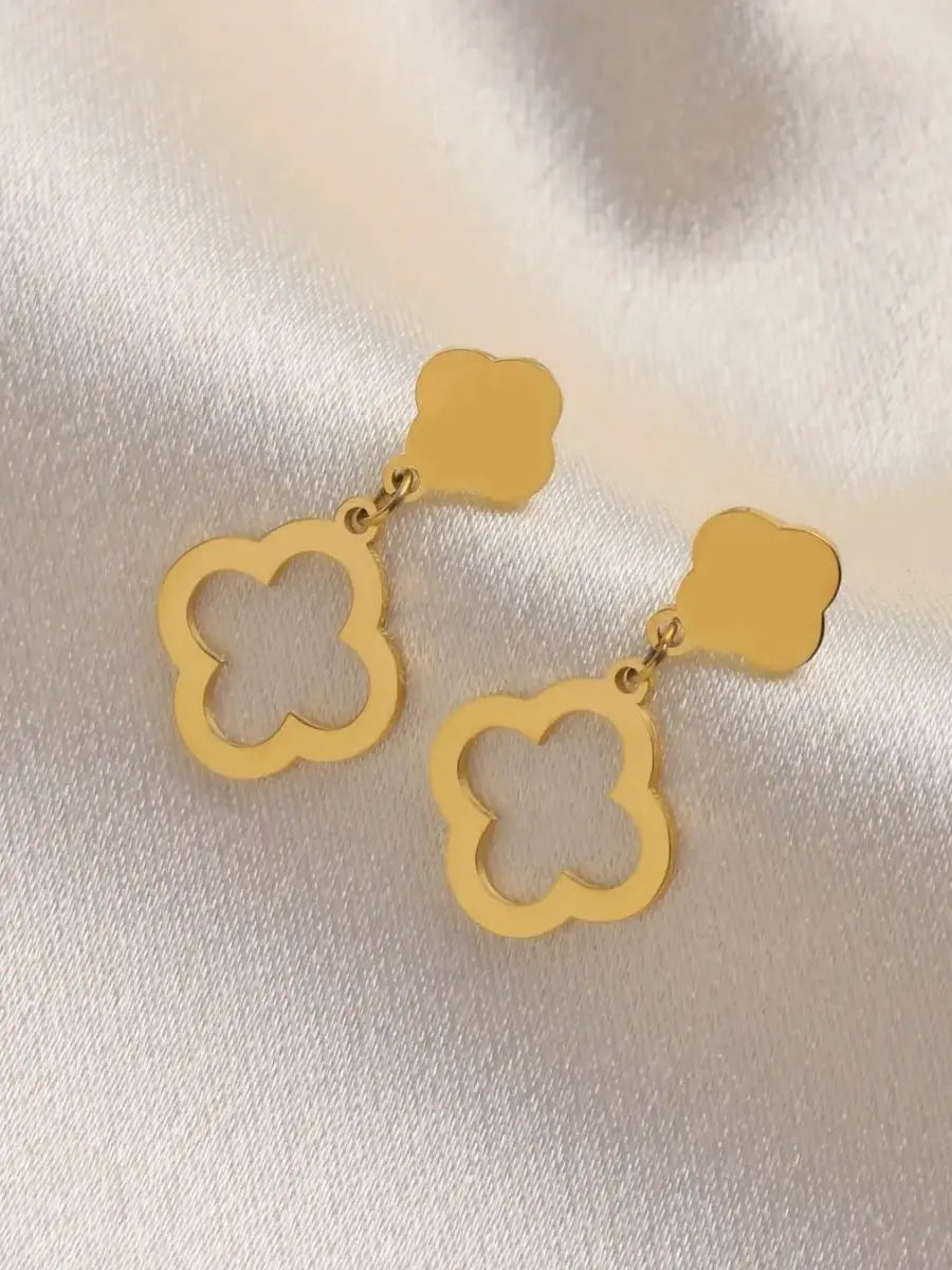 A pair of hollowed out four leaf flower earrings are exquisite, fashionable, and elegant