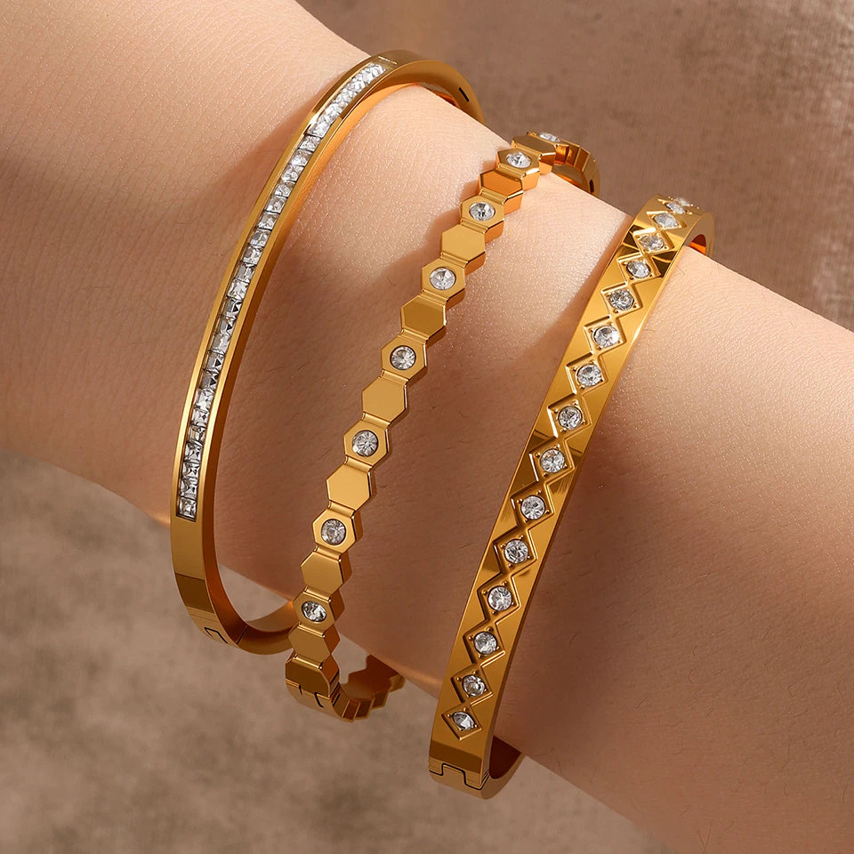Sexy and fashionable heart-shaped stainless steel bracelets suitable for women's parties and banquets fashion jewelry