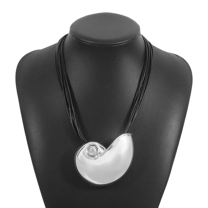 Snail Shell Pendant Multilayer Rope Necklace 2024 Vintage Jewelry for Women Fashion Holiday Party Accessories