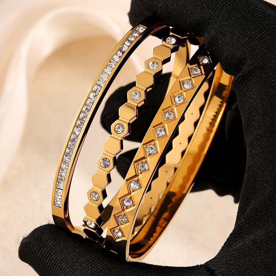 Sexy and fashionable heart-shaped stainless steel bracelets suitable for women's parties and banquets fashion jewelry