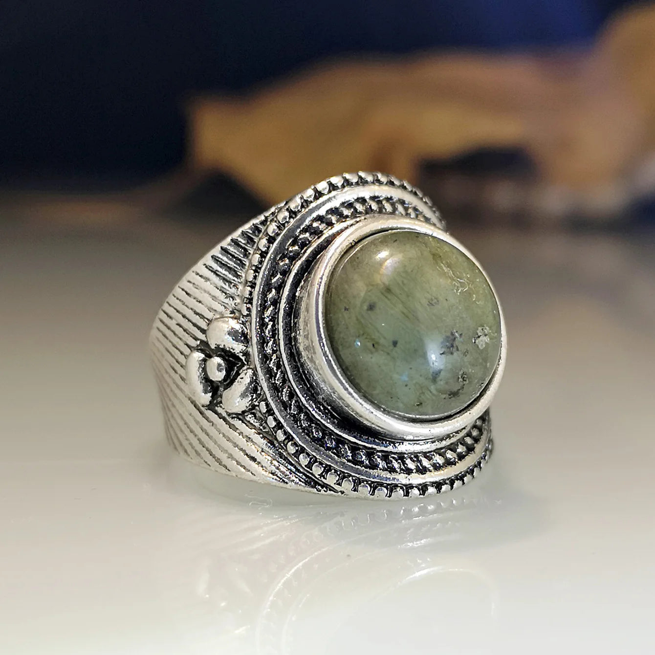 Vintage Victorian Women's Ring Faux Turquoise Creative Carved Finger Ring Shiny Crystal Natural Stone Jewelry Accessories