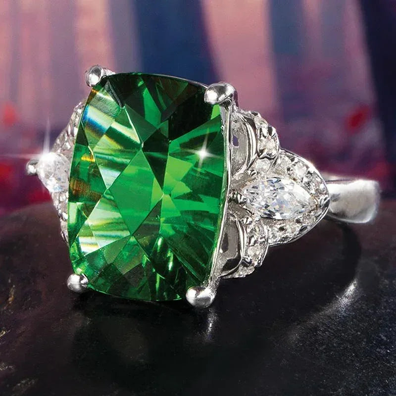 2025 New Luxury High End Party Women's Ring Bright Green Oval Crystal Noble  Retro Style Accessories Gorgeous Gift