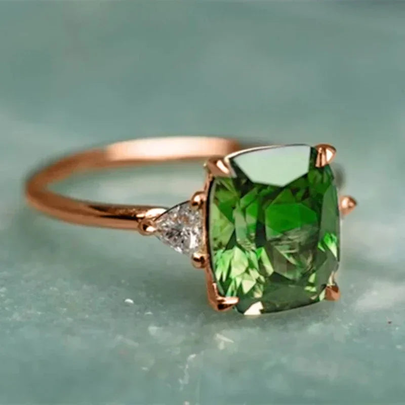 2025 New Luxury High End Party Women's Ring Bright Green Oval Crystal Noble  Retro Style Accessories Gorgeous Gift