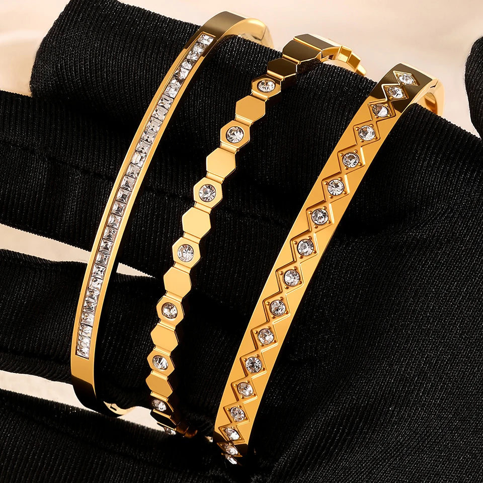 Sexy and fashionable heart-shaped stainless steel bracelets suitable for women's parties and banquets fashion jewelry