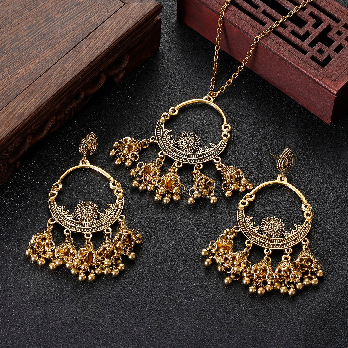Luxury Retro Indian Jewelry Set Earring/Necklace Bijoux Wedding Jewelry Hangers Ethnic Carved Jhumka Earrings