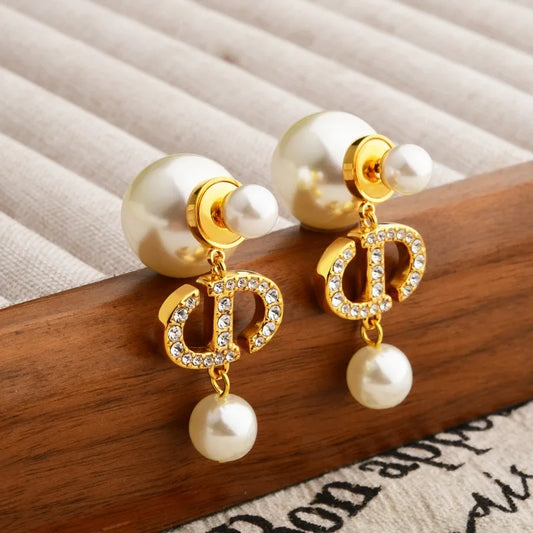 Elegant And Sweet Pearl Earrings Are Suitable For Women To Wear Fashionable Jewelry For Daily Travel, Parties And Banquets